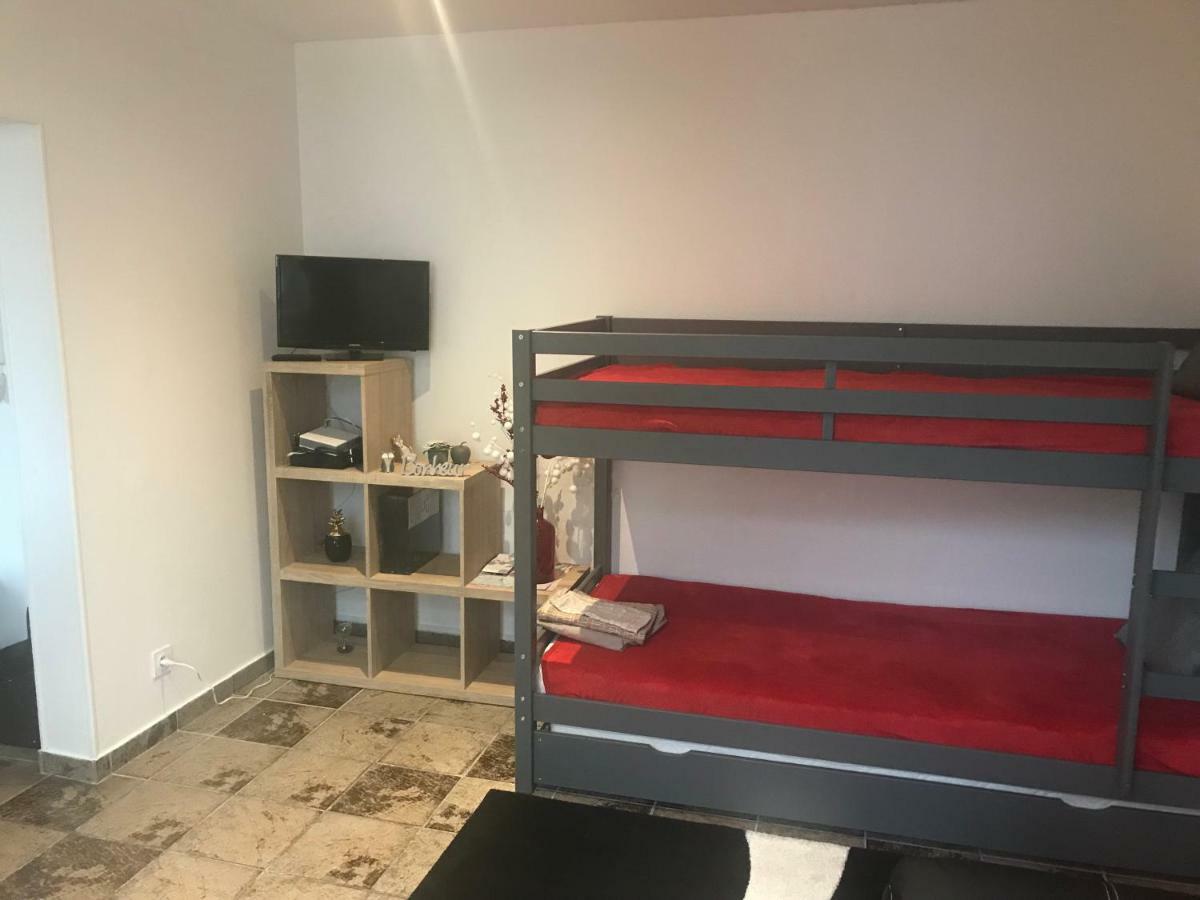 Studio Champagne au centre ville Appartamento Annecy Esterno foto