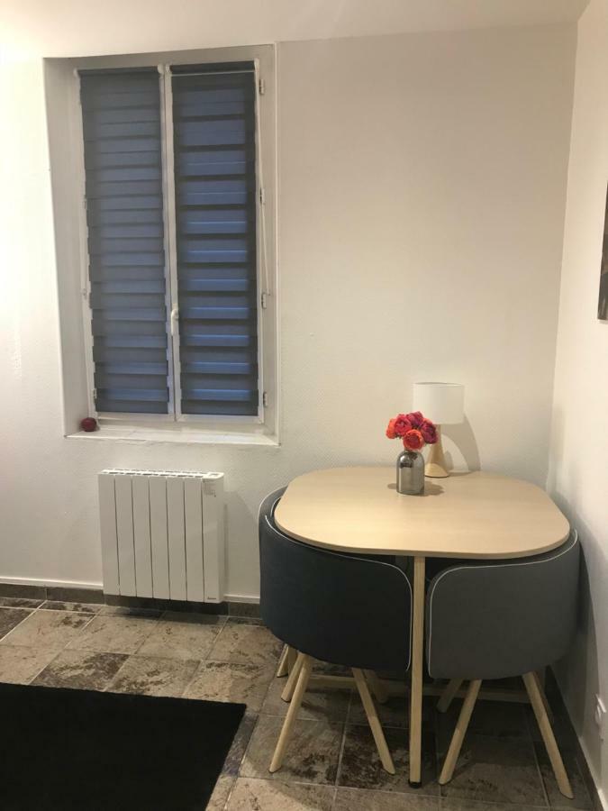 Studio Champagne au centre ville Appartamento Annecy Esterno foto